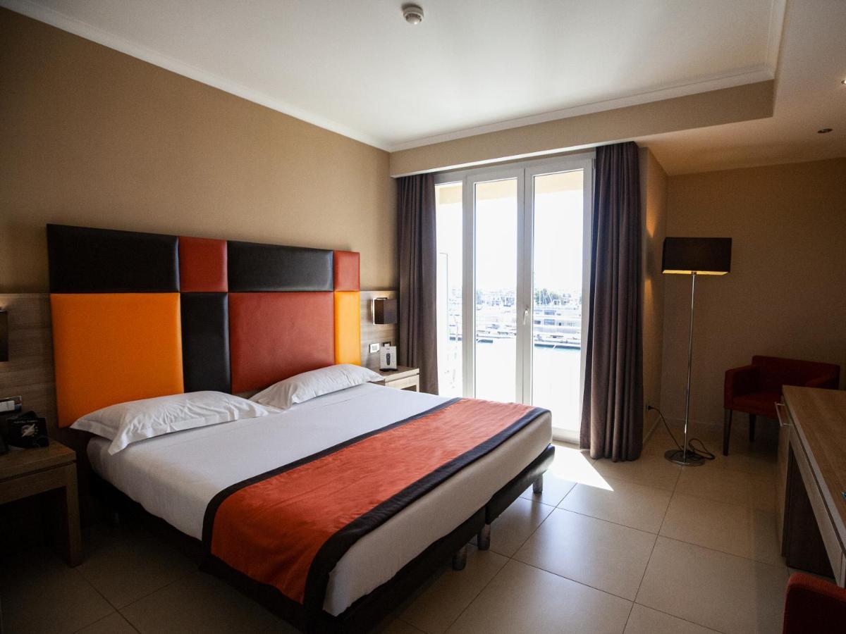 Hotel Tiber Fiumicino Esterno foto