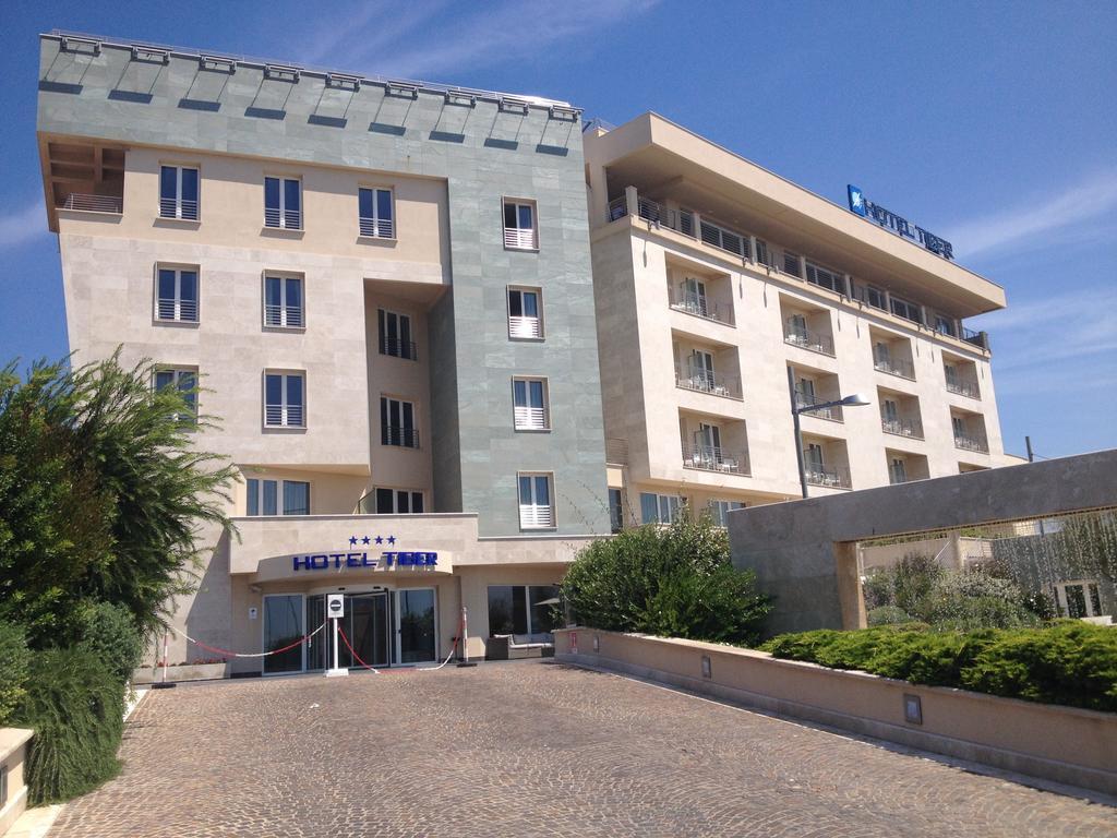 Hotel Tiber Fiumicino Esterno foto