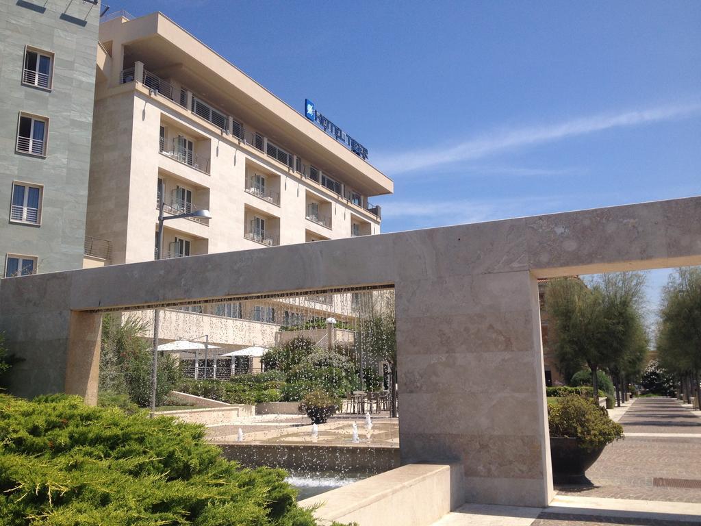 Hotel Tiber Fiumicino Esterno foto