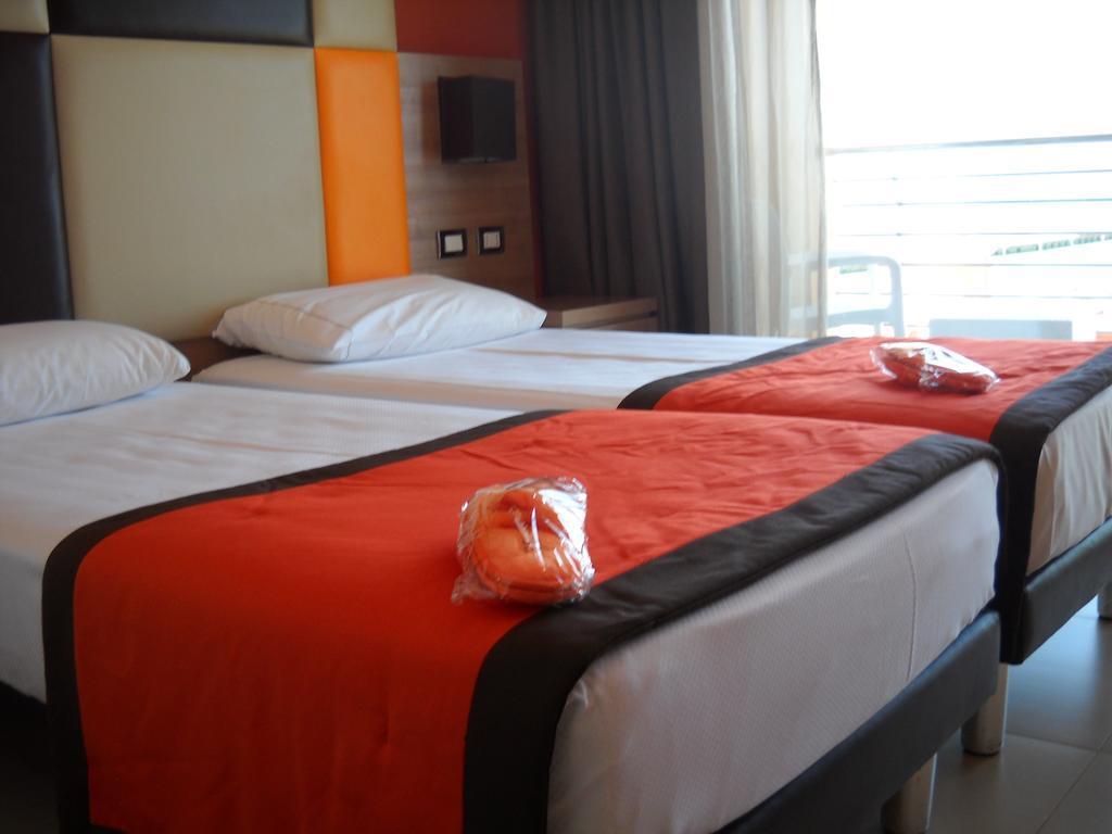 Hotel Tiber Fiumicino Esterno foto
