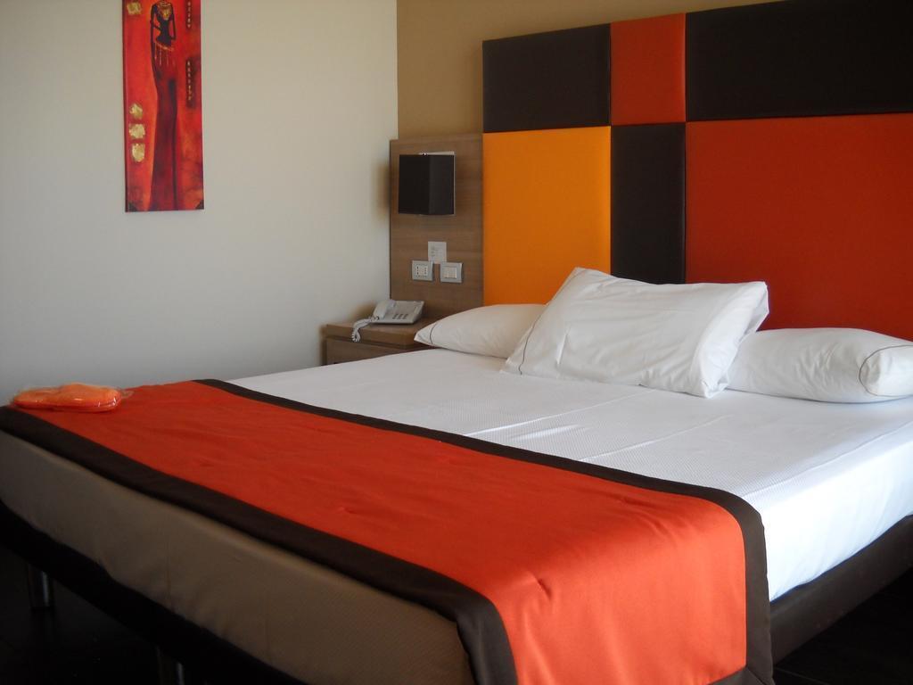 Hotel Tiber Fiumicino Esterno foto